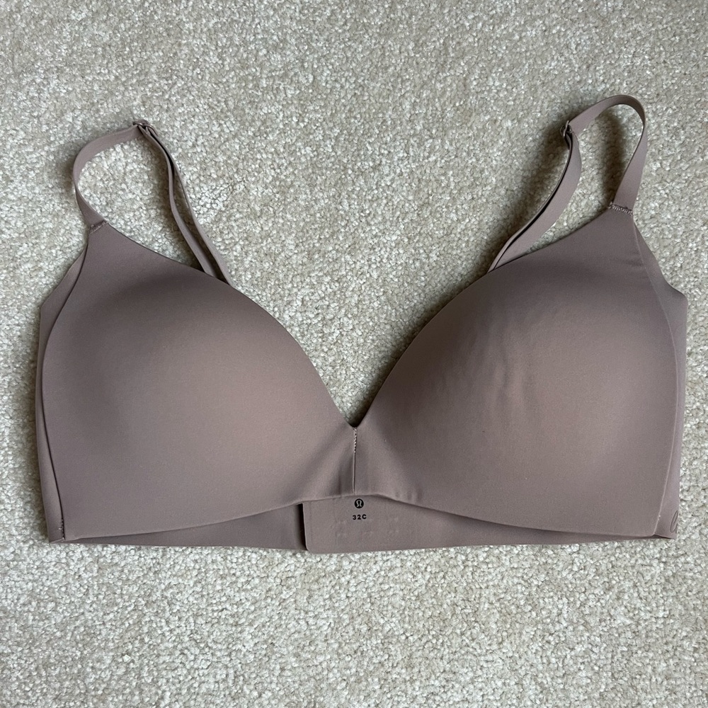 Lululemon Take Shape Wireless Bra 32C Soft Sand
